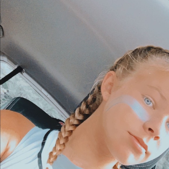 ava_hartman_24